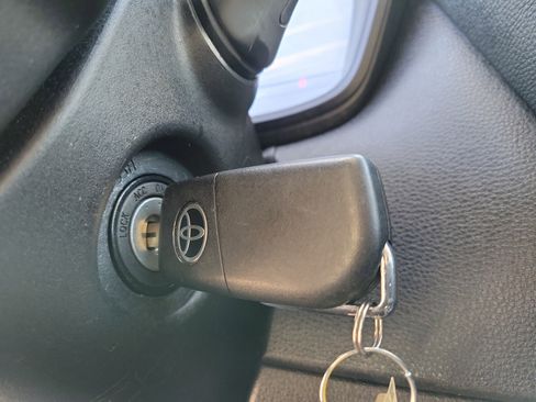 Used 2025 Toyota Corolla LE image 30