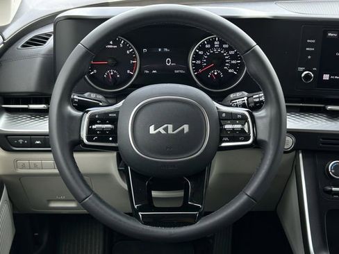 Used 2022 Kia Carnival LX image 13