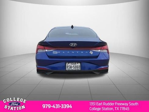 Used 2022 Hyundai Elantra SEL FWD image 5