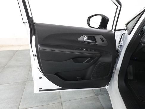 New 2027 Chrysler Pacifica Select FWD image 20