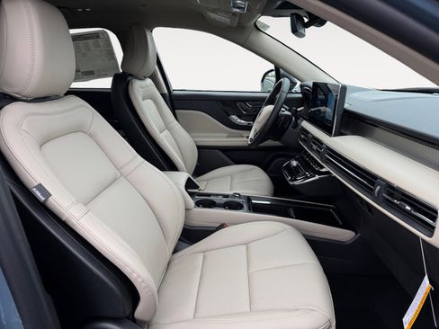 New 2026 Lincoln Corsair Premiere image 17