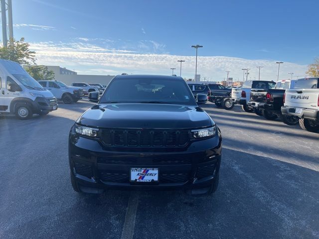 Used 2025 Jeep Grand Cherokee L Altitude AWD/4WD image 8
