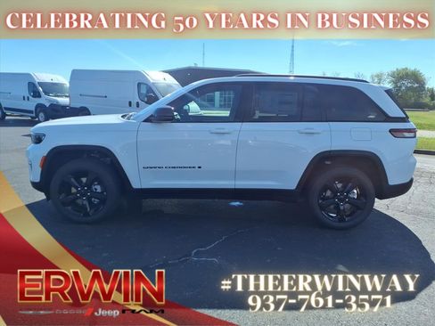 New 2025 Jeep Grand Cherokee Limited w/ Black Appearance Package image 9