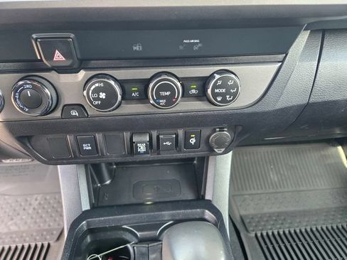 Certified 2020 Toyota Tacoma TRD Off-Road AWD/4WD image 17