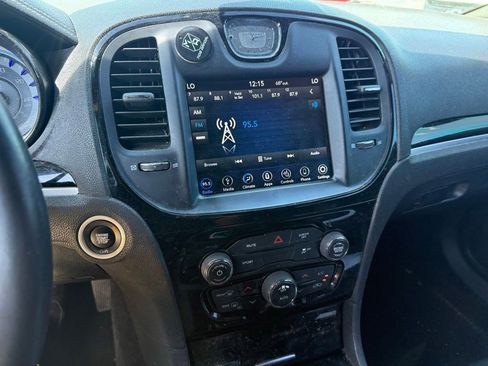 Used 2018 Chrysler 300 S AWD/4WD image 10