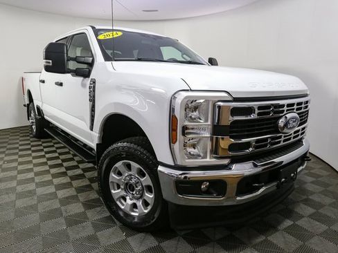 Used 2024 Ford F250 XLT w/ FX4 Off-Road Package image 3
