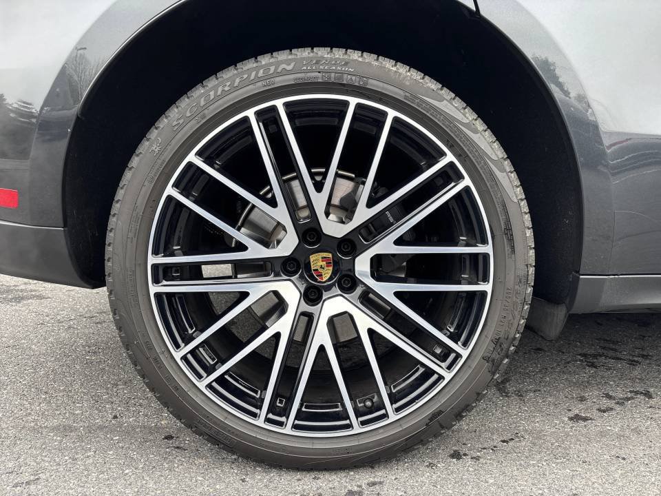 Certified 2026 Porsche Macan AWD/4WD image 27