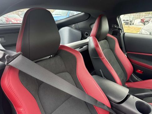 Used 2024 Nissan Z Performance w/ Floor Mat Package image 33