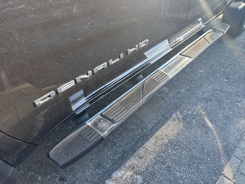 Used 2022 GMC Sierra 2500 Denali image 5