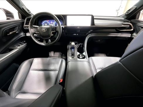 Used 2025 Toyota Crown Signia w/ Advanced Technology Package image 15