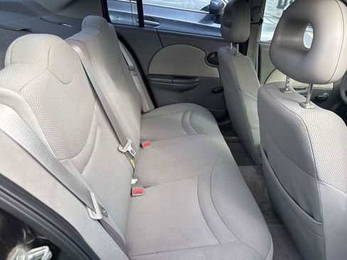 Used 2003 Saturn ION Level 2 image 9