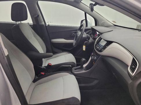 Used 2017 Chevrolet Trax LS FWD image 21