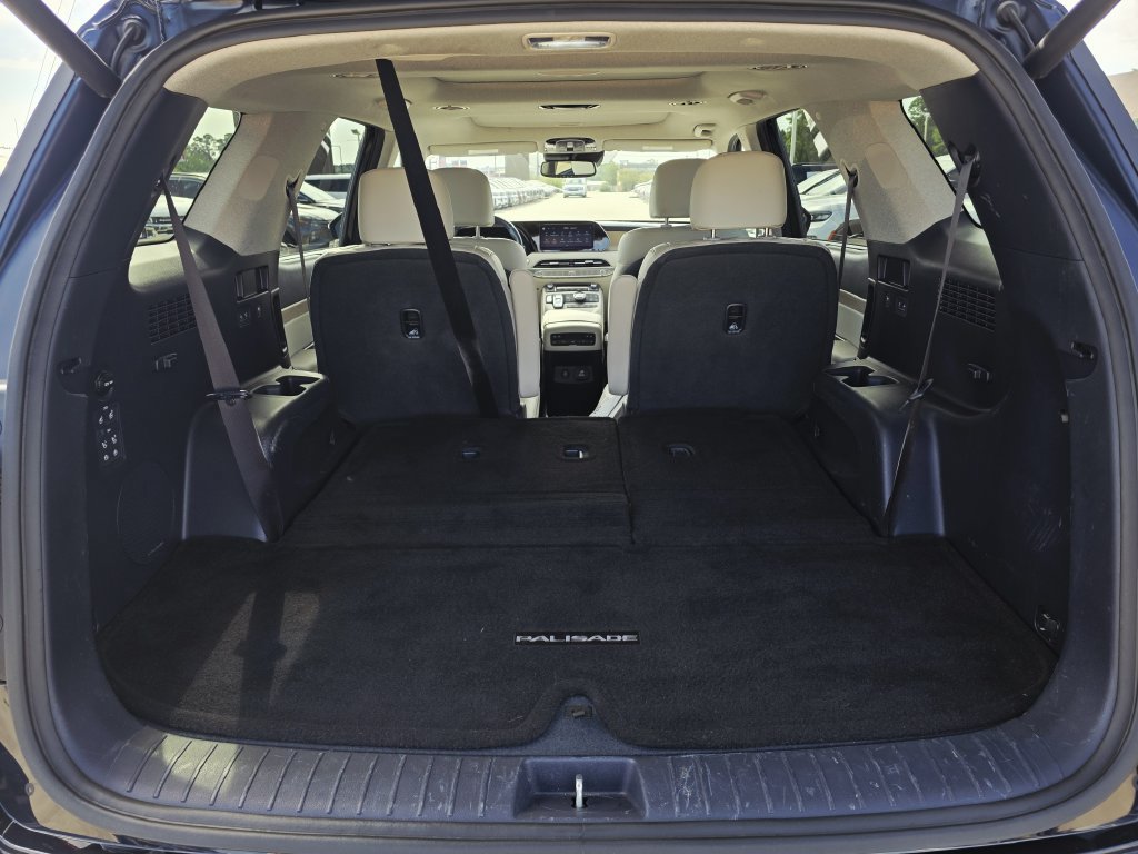 Used 2022 Hyundai Palisade Limited w/ Cargo Package FWD image 17
