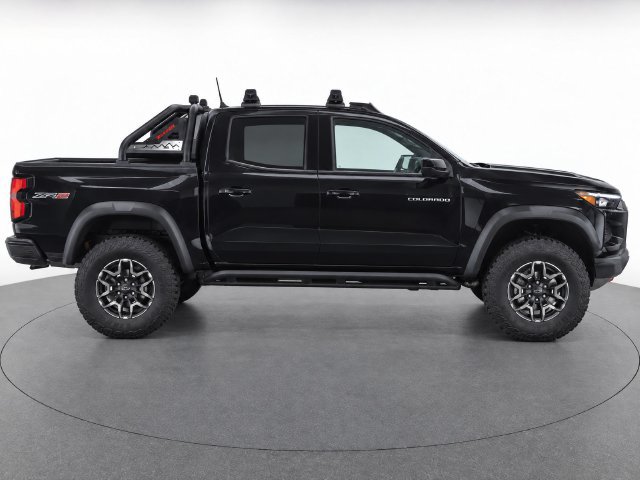 Used 2026 Chevrolet Colorado ZR2 w/ Technology Package AWD/4WD image 3
