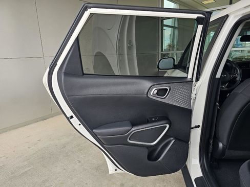Used 2025 Kia Soul LX w/ LX Technology Package FWD image 16