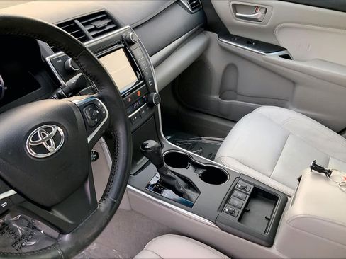 Used 2016 Toyota Camry XLE image 16
