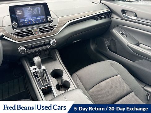 Used 2025 Nissan Altima 2.5 SV FWD image 23