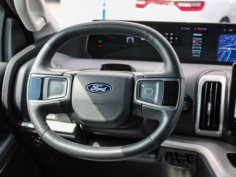 Used 2025 Ford Expedition Active AWD/4WD image 16