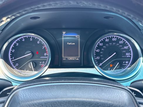 Used 2019 Toyota Camry SE FWD image 32