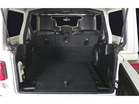 Used 2020 Jeep Wrangler Unlimited Sahara AWD/4WD image 31