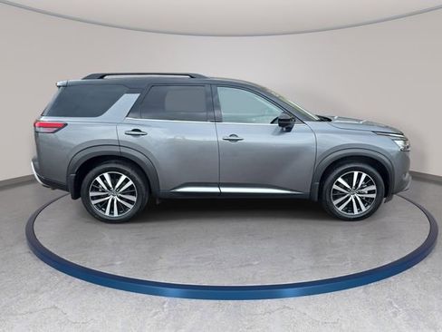 Used 2024 Nissan Pathfinder Platinum AWD/4WD image 5