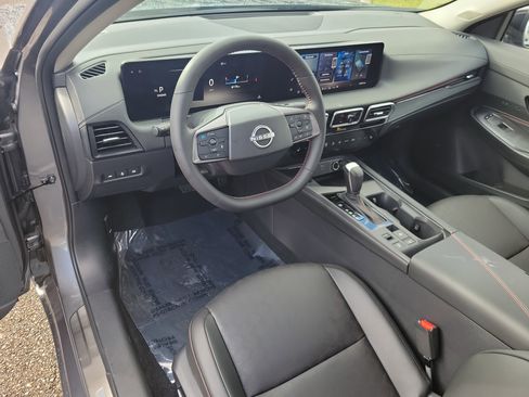 New 2026 Nissan Sentra SR w/ SR Premium Package FWD image 19