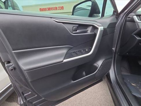 Used 2019 Toyota RAV4 LE image 14