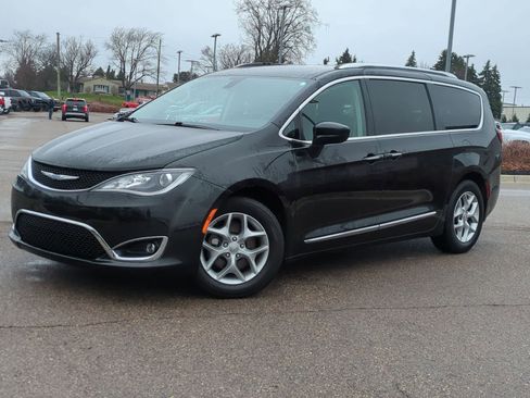 Used 2018 Chrysler Pacifica Touring-L Plus w/ Tire & Wheel Group FWD image 1