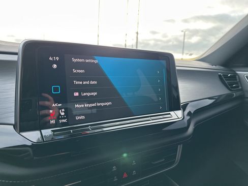 Certified 2024 Volkswagen Atlas Cross Sport SE image 40