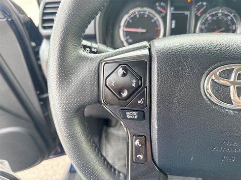 Used 2022 Toyota 4Runner TRD Off-Road Premium AWD/4WD image 28