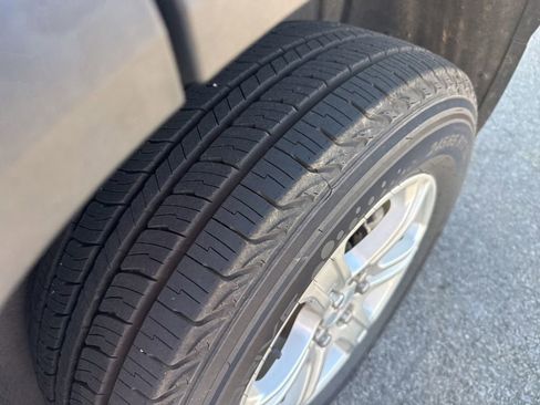 Used 2019 GMC Acadia SLE image 6