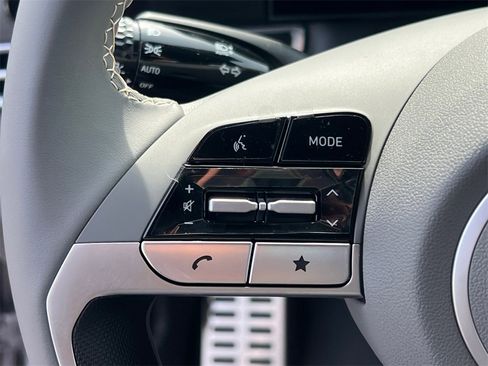 Used 2025 Hyundai Elantra SEL image 24