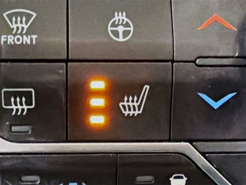 Used 2024 Jeep Wrangler Unlimited Sahara image 22