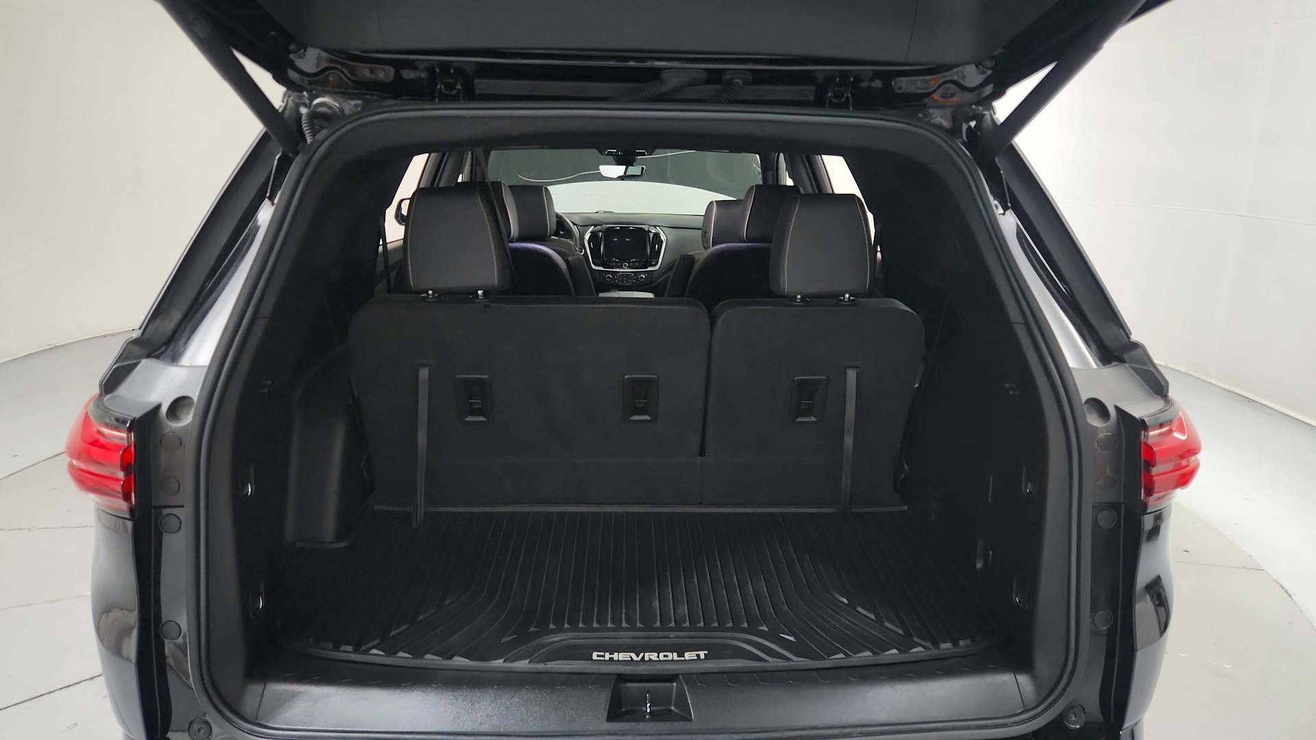 Used 2023 Chevrolet Traverse Premier w/ Redline Edition FWD image 12