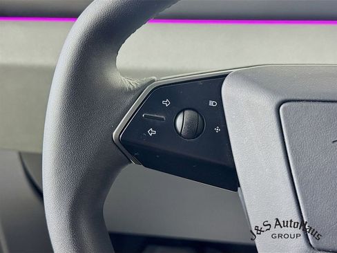 Used 2024 Tesla Cybertruck AWD Crew Cab image 13