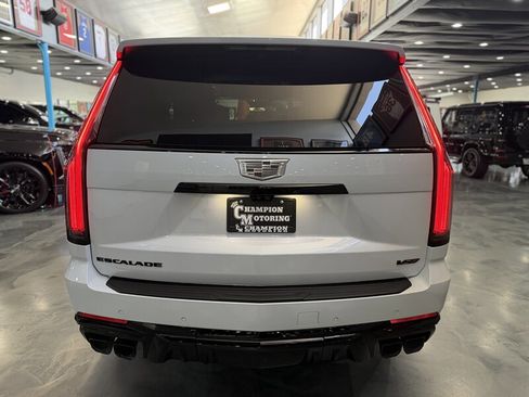 Used 2026 Cadillac Escalade V w/ LPO, ONYX Package AWD/4WD image 6