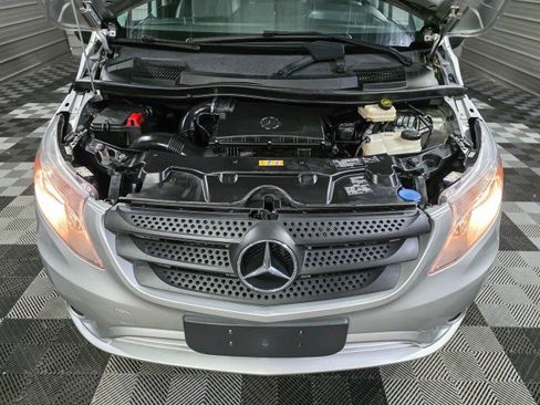 Used 2016 Mercedes-Benz Metris Passenger image 32