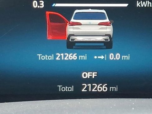 Used 2025 BMW X5 xDrive50e w/ Climate Comfort Package image 21