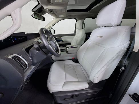 Used 2025 Ford Expedition Max Platinum AWD/4WD image 11