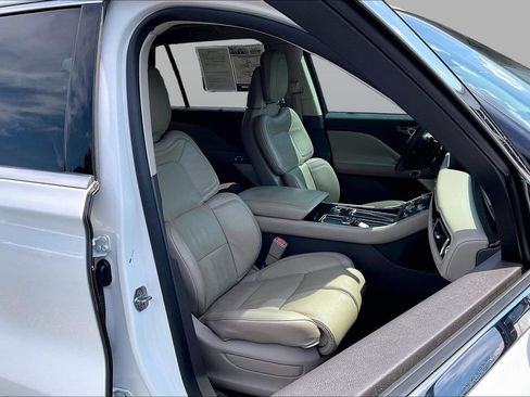 Used 2020 Lincoln Aviator Grand Touring w/ Equipment Group 302A AWD/4WD image 7