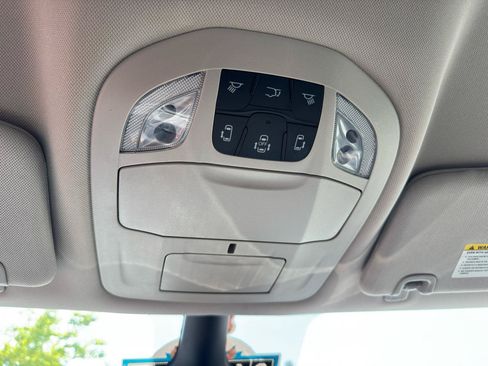 Used 2023 Chrysler Pacifica Touring-L FWD image 27