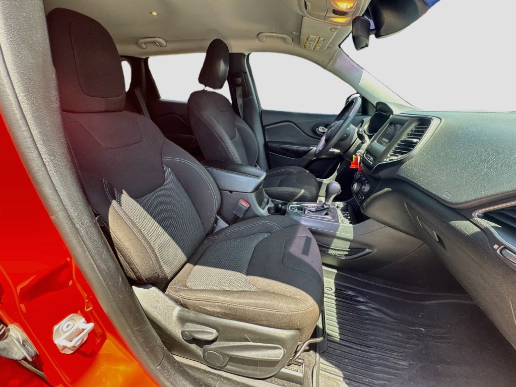 Certified 2021 Jeep Cherokee Latitude w/ Mopar Interior Package AWD/4WD image 29