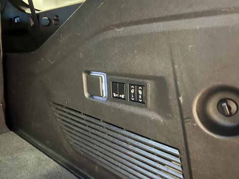 Used 2022 GMC Yukon SLT w/ SLT Luxury Package image 31