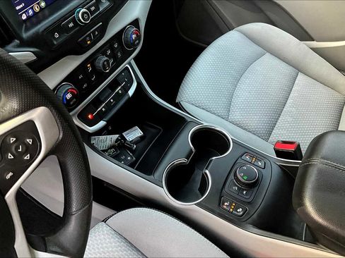 Used 2022 GMC Terrain SLE w/ Driver Convenience Package image 14