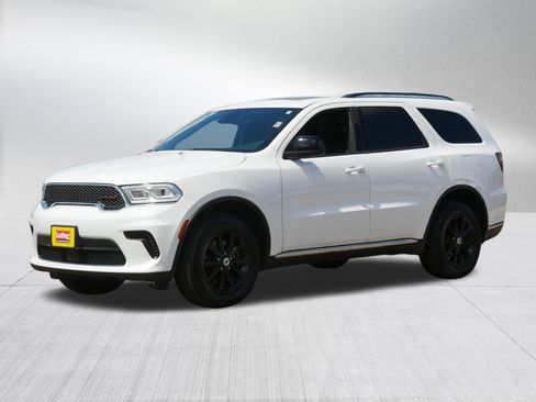 Used 2024 Dodge Durango SXT AWD/4WD image 3