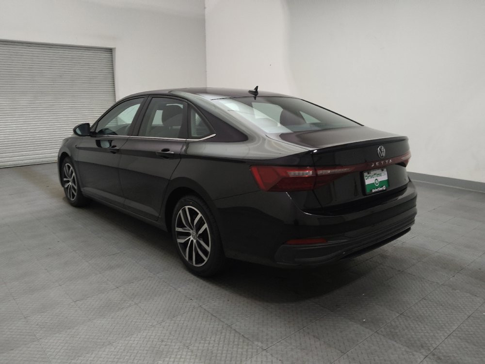 Used 2025 Volkswagen Jetta SE FWD image 5