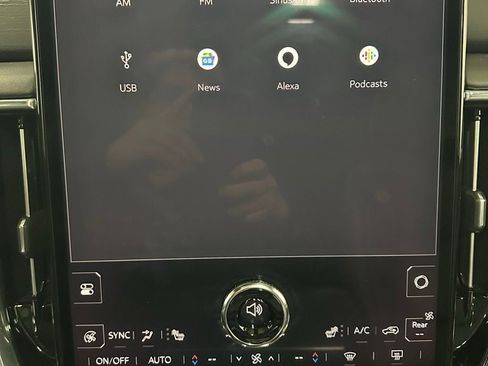 Used 2025 GMC Yukon XL Denali w/ Sun & Power Step Package image 29