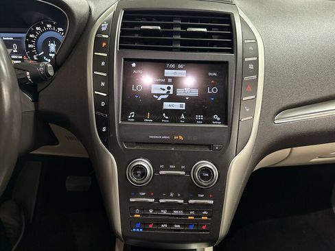 Used 2018 Lincoln MKC Reserve FWD image 34