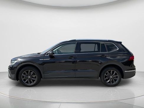 Used 2024 Volkswagen Tiguan SE FWD image 2