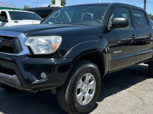 Used 2015 Toyota Tacoma PreRunner image 2